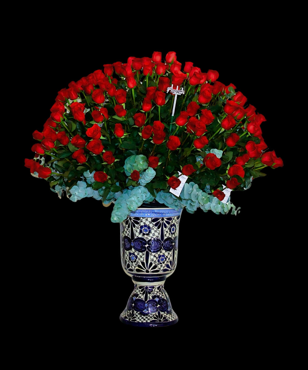 Gran Copa de Talavera Poblana con Rosas rojas