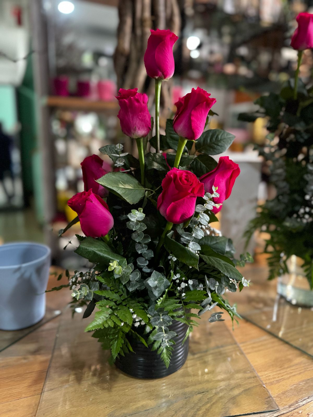 Cerámica chica con 12 Rosas Rojas