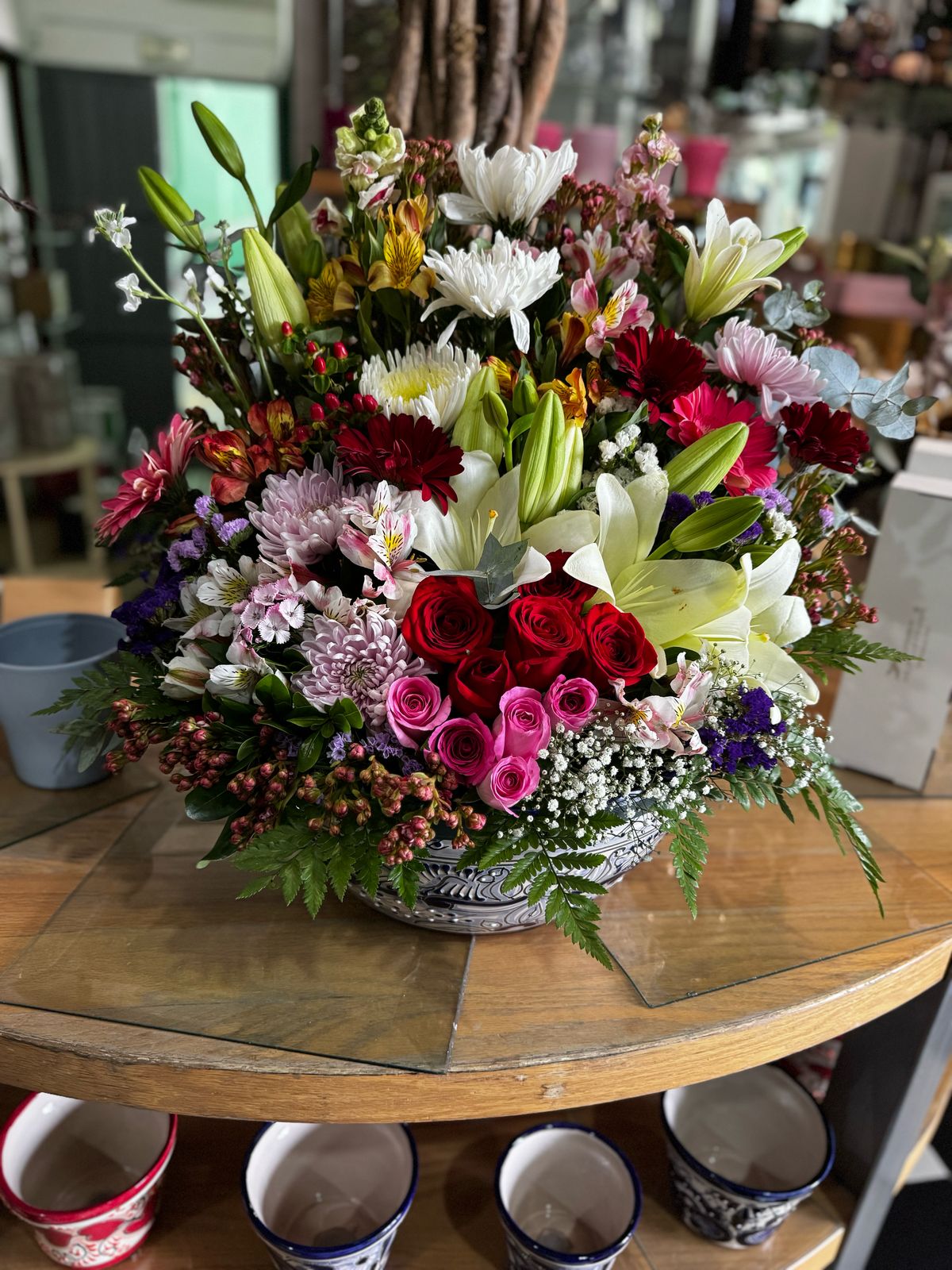 Aguamanil grande de Talavera con flores Mixtas