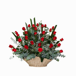 Canasta Clásica Mediana con Rosas Rojas